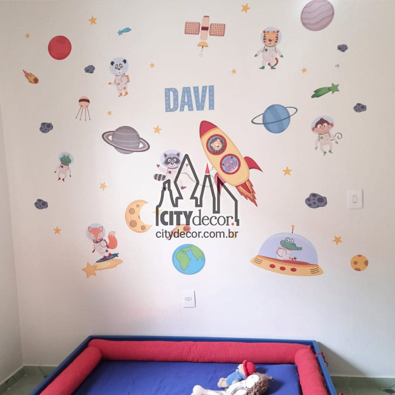 adesivo-de-parede-infantil-bichinhos-no-espaco-real